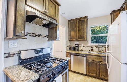 Reseda Casa | Balcom by AvantStay | Newly Furnished Valley Home