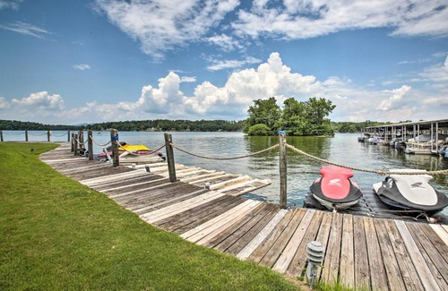Hot Springs Apartamento | Balcony and Lake Access Hot Springs Getaway!