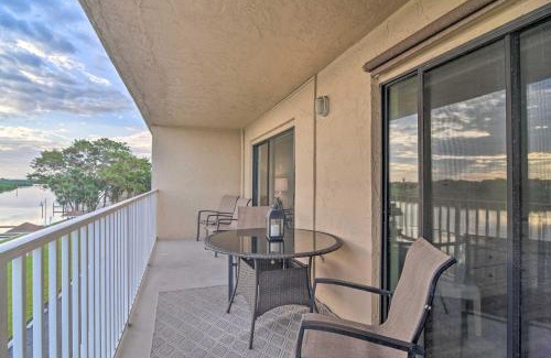 Indian Shores Apartamento | Balcony and Views Sunny Indian Shores Condo!