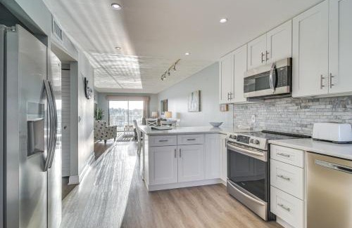 Indian Shores Apartamento | Balcony and Views Sunny Indian Shores Condo!