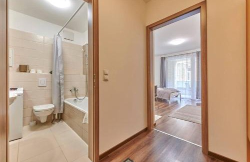 Csarnok negyed Apartamento | Balcony Centropolitan Studio w AC by NW
