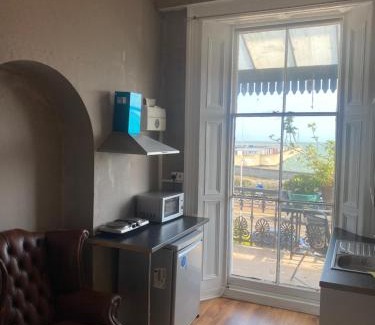 Dover Apartamento | Balcony Flat next to Port, Sea view, Free Parking