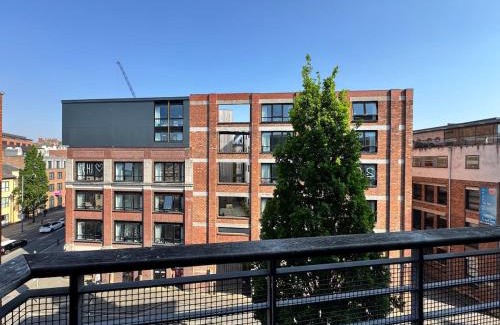 Chinatown Apartamento | Balcony Free Parking Huge TV City Centre Apt