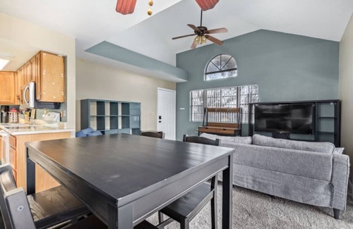 Glendale Apartamento | Balcony | Near Glendale Community College
