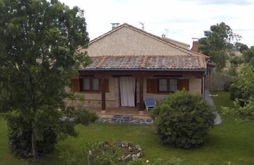 Torreiglesias Cabaña | Balcón de Nut I: jardín privado de 500 m2, wifi, barbacoa, chimenea, mascotas.