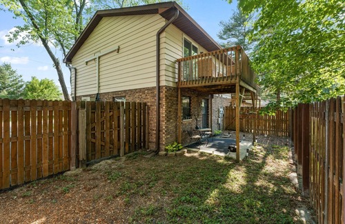 Chesterton Casa | Balcony/Patio/ Separate Fenced Yard + Beach, Park & Downtown+close to Chicago