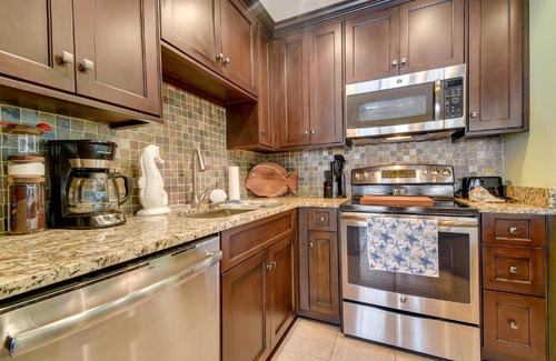 Little River Apartamento | Balcony, Pool and Hot Tub Little River Condo!