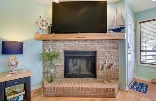 Little River Apartamento | Balcony, Pool and Hot Tub Little River Condo!