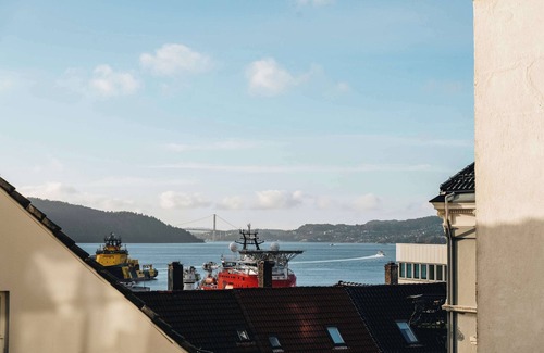 Bergenhus Apartamento | Balcony & Sea Views l 800 m to Bryggen
