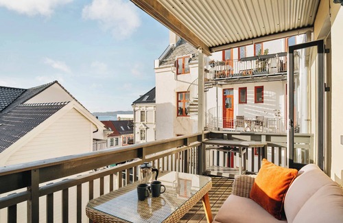 Bergenhus Apartamento | Balcony & Sea Views l 800 m to Bryggen