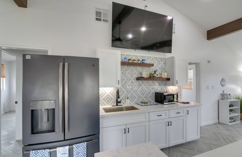 Galveston Apartamento | Balcony & Sunset Views: Coastal Port Bolivar Gem