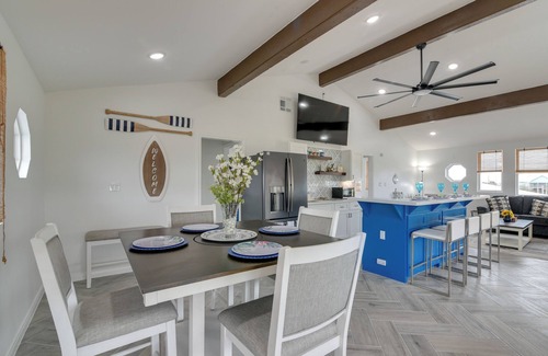 Galveston Apartamento | Balcony & Sunset Views: Coastal Port Bolivar Gem