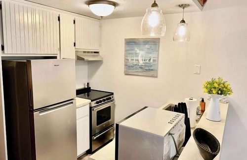 Ephraim Condominio | Balcony Views, Walk to Waterfront and popular shopping and restaurants