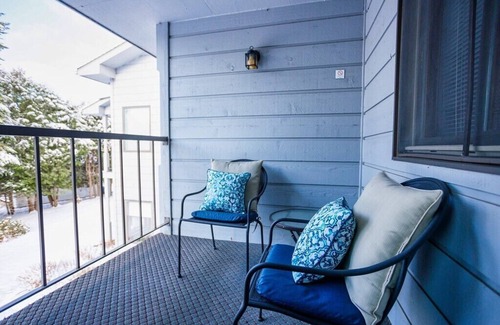Ephraim Condominio | Balcony Views, Walk to Waterfront and popular shopping and restaurants