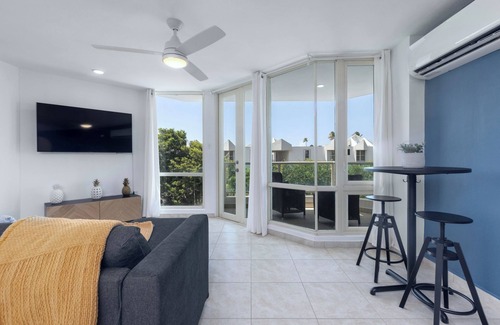 Herreras Apartamento | Balcony With Views | Beachfront | Nice Pool