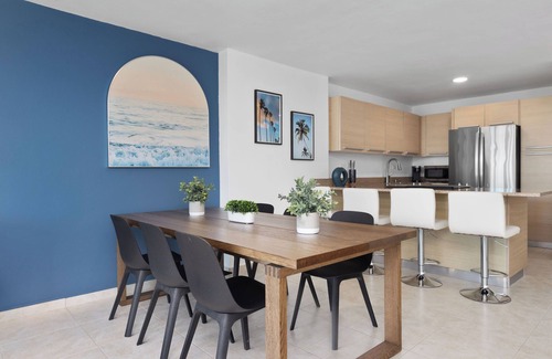 Herreras Apartamento | Balcony With Views | Nice Pool | Beach Access