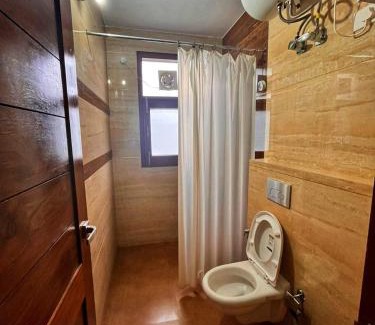 Shimla Apartamento | Baldeyan Breeze 2BHK Family Apartments with Balcony View
