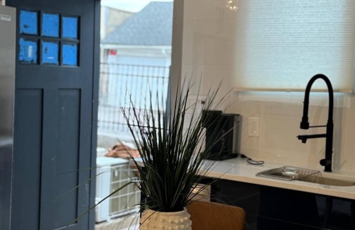 Baldwin Apartamento | Baldwin's Bijou Studio Apartment w/a/c, queen bed