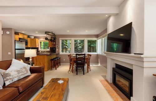 Warm Springs Condominio | Baldy Basecamp at Sun Valley - walk to ski, 3 hot tubs, swimming pool in summer