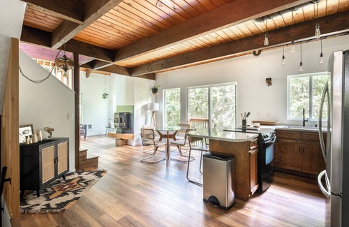 Neskowin Casa | Stylish house that feels like you're in the tree tops. 2 King Beds, Pet Friendly