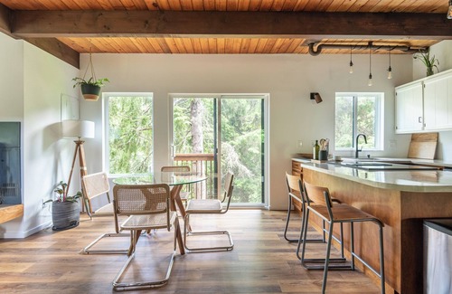 Neskowin Casa | Stylish house that feels like you're in the tree tops. 2 King Beds, Pet Friendly