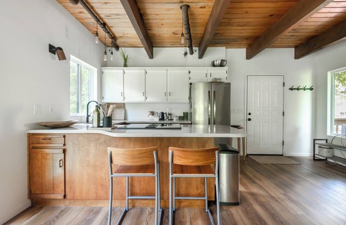 Neskowin Casa | Stylish house that feels like you're in the tree tops. 2 King Beds, Pet Friendly
