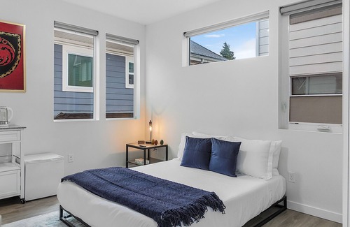 Capitol Hill Casa | Balerion's Shadowed Suite