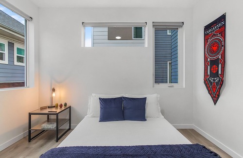 Capitol Hill Casa | Balerion's Shadowed Suite