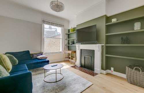 Nightingale Casa | Balham near Tube Victorian House 4 Bedrooms 9 beds