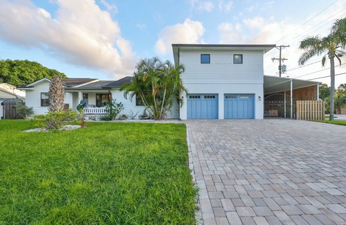 North Hyde Park Casa | Bali Resort Home with pool, putting green, golf simulator, game room