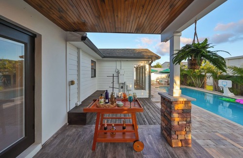 North Hyde Park Casa | Bali Resort Home with pool, putting green, golf simulator, game room
