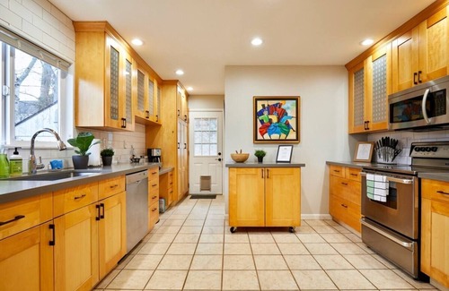 West Woodland Casa | Ballard Bungalow: Spacious Perfect for Families with Private Fenced Yard & Hot Tub