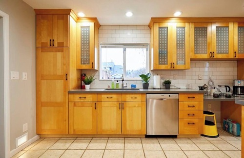 West Woodland Casa | Ballard Bungalow: Spacious Perfect for Families with Private Fenced Yard & Hot Tub