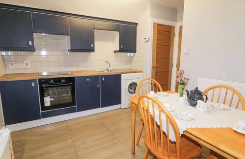 Newry Cabaña | BALLARD COTTAGE ANNEXE, pet friendly in Newry, Northern Ireland