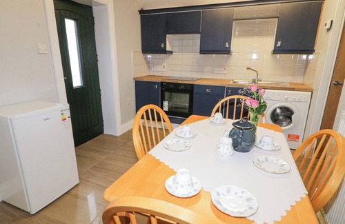Newry Cabaña | BALLARD COTTAGE ANNEXE, pet friendly in Newry, Northern Ireland