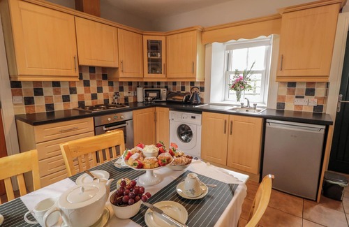 Newry Cabaña | BALLARD COTTAGE, pet friendly in Newry, Northern Ireland