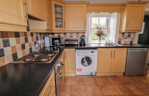 Newry Cabaña | BALLARD COTTAGE, pet friendly in Newry, Northern Ireland