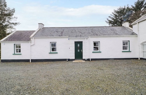 Newry Cabaña | BALLARD COTTAGE, pet friendly in Newry, Northern Ireland