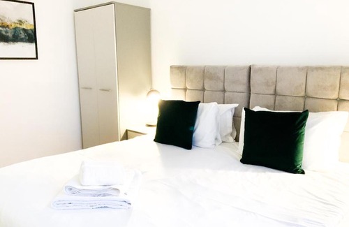 West Finchley Casa | Ballard's Ground Apartment