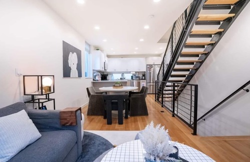 West Woodland Casa | Ballard's Pet-Friendly Mid Century Home + Rooftop Deck