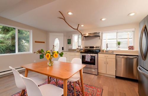 Loyal Heights Cabaña | Ballard - Sunset Hill Guest House