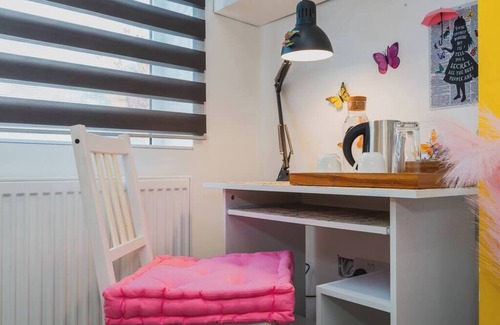Sneinton Apartamento | Ballet of Butterflies at Baila Casa