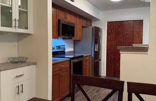 Sandia Heights South Casa | Balloon Fiesta Lair 3 Bedroom recently renovated Townhome.