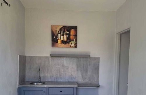 Cave Hill Estate Apartamento | Balmy sea breeze and cuisine from Hellshire Beach. Immerse into Cultural events
