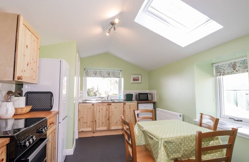 Strathpeffer Cabaña | BALNAIRD FARMHOUSE, family friendly, with a garden in Strathpeffer