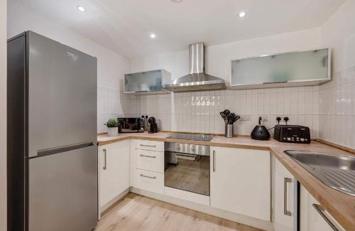 Baltic Triangle Apartamento | Baltic Apt II - City Centre with Parking, Sleeps 6