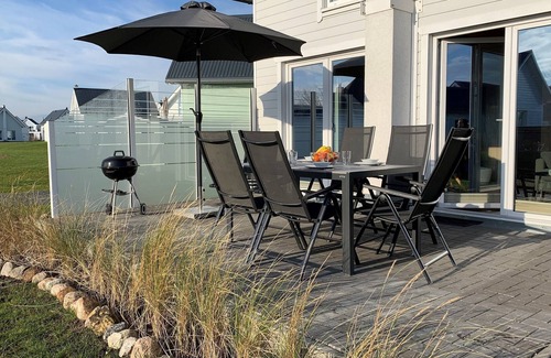 Olpenitz Casa | Baltic Sea time-out - infrared sauna, fireplace, shower, 3 smart TVs, terrace, parking lot