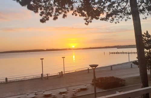 Alt-Travemunde/Ronnau Apartamento | Baltic Sea view, directly on the beach