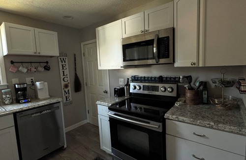 Baltimore Casa | Baltimore Ohio Home with hot tub & sauna