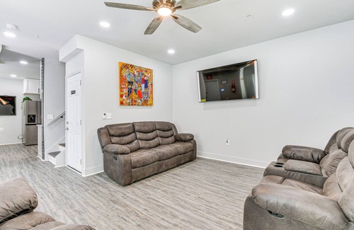 Mondawmin Casa | Baltimore Townhome w/ Private Rooftop Patio!